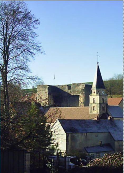 Le Puits Fortifie Salives 외부 사진