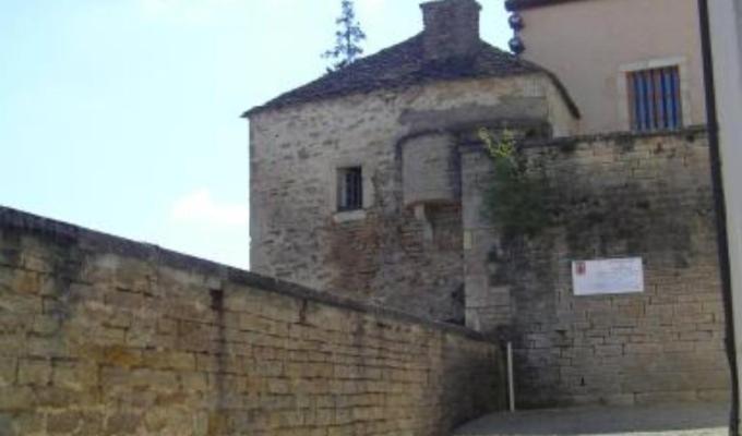 Le Puits Fortifie Salives 외부 사진